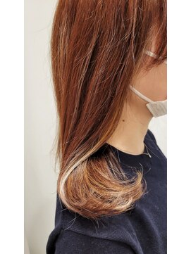 キザシ(KIZASI) 気になるもみあげの白髪にインナーカラーで白髪ぼかし