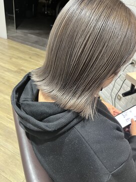 エヌプラス(N+) 外ハネボブ　ナチュラルグレージュ