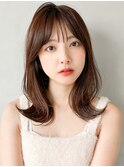 セミディ薄めバングホワイトブロンド美髪艶感ワイドバング