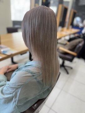 ラウル(Laulu) ミディアムヘア/暗めカラー/グランマッシュ/佐倉