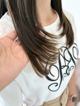 ルヴェール 北方店(LeVert) 抜け感アッシュの美シルエットロング