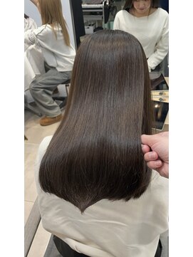 エラ(Ella) 髪質改善 × Japanese straight