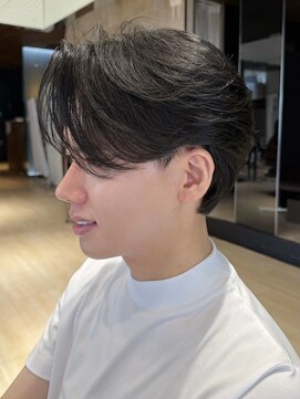 アフロート ギンザ(AFLOAT GINZA) 毛流れセンターパートニュアンスパーマフェザーパーマ刈り上げ