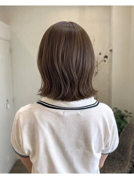 ロッカ(ROCCA) 透明感ブラウン外ハネボブ