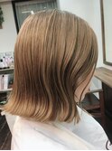 切りっぱなしボブ外ハネ