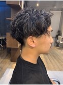 センターパート スパイラルパーマ ツーブロック 黒髪 前下がり