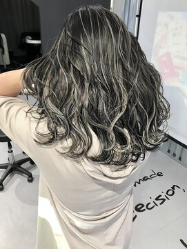 キング 枚方店(K!ng) ホワイトハイライトで作るアッシュブラック