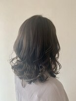 ヘアメイク クープ(Hair Make Coupe) 濡れ感とルーズなウェーブのセミミディ