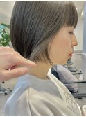 アッシュミルクティーぱっつん前髪ショートボブ/インナーカラー