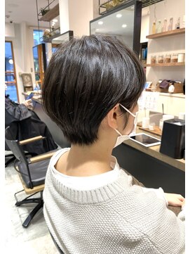 ビヨウシツ ポスタ 耳かけマッシュショート