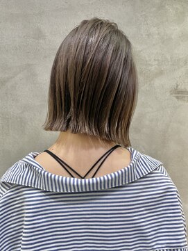 ロンドネートゥル 新潟(Lond naitre) 【Lond naitre Naomi】外ハネ切りっぱなしベージュボブ