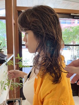 イーズ(e's) 大きく緩いロングウェーブ　<若林>
