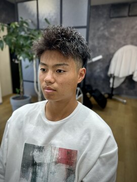 バーセム(versem) ツーブロックショート［フェード］