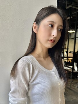 メイカ(MEIKA) ”ナチュラルストレート×オリーブブラウン” なかもと はな