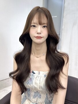 ホロ(hollo) ヘーゼルベージュ×レイヤーカット　透明感カラー/赤み消し