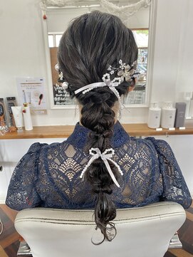 ヘアーアンドメイクアップモパ 編みおろしヘア