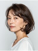 大人の横顔を整える“柔らかショートボブ”
