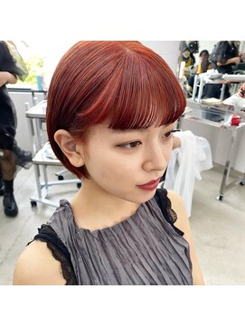 グリフィカ(grifica) ピンクオレンジカラーのワイドバングボブ