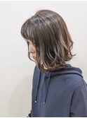 外ハネレイヤーボブ×マットグレージュ
