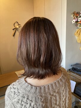 シー 岡崎(,SHE) 黒髪/グレーベージュ/レイヤーロング/前髪パーマ