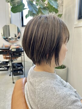 セム(sem) ショートボブ白髪ぼかしハイライト髪質改善カラー