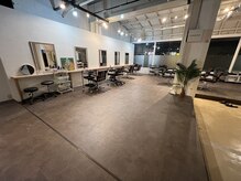 グローバルネオ(GLOBAL NEO)の雰囲気（広々した空間で圧迫感の無いサロンです。）