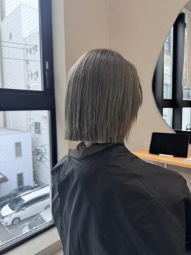 シカ 神戸三宮元町店(Cica) 切りっぱなし ボブ ブリーチ ダブルカラー 三宮 元町