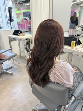 ユーフォリア 渋谷グランデ(Euphoria SHIBUYA GRANDE) ピンクブラウン コテ巻き AKARI