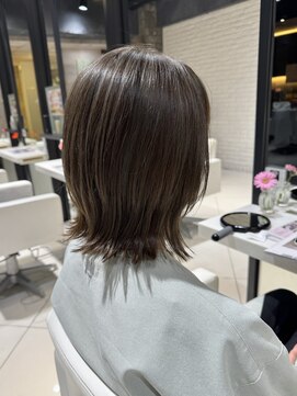 ゼンコー キチジョウジ シェール(ZENKO KICHIJOJI chere) オリーブベージュ/外ハネレイヤーボブ