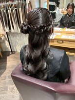 アフィナー(Afinar) 【横浜/横浜駅】編み込み王道シニヨン×ゆる巻きヘア