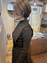 キチ(kichi.)&nbsp;[kichi.] オリーブグレージュ×ハンサムショートボブ