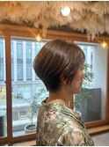 艶ブラウンの美シルエットショート