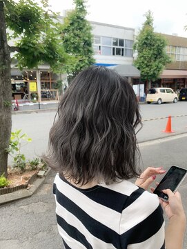チャプター 問屋町(chapter) ケアブリーチモノトーングレージュカラー外はねミディアムボブ