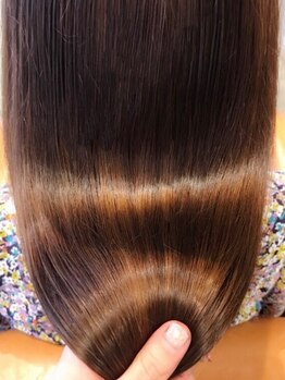 アカリ(acali)の写真/ダメージを最小限に抑える髪質改善ストレートは、触りたくなるほど潤うさらツヤ髪へ♪朝の準備が簡単に☆