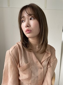 エクリ 麻布十番(equri) ミディアムレイヤー　20代30代40代　ニュアンスカラー