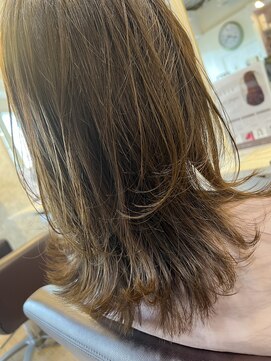 ヘアーエポック(hair epoque) 大人可愛いくびレイヤーエモージュシルキーベージュ薄め前髪