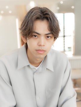 イオ 本厚木(io) 毛流れセンターパートハイトーンウルフメンズカット束感