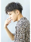 ツーブロック　ショート　アップバング　シルバーカラー