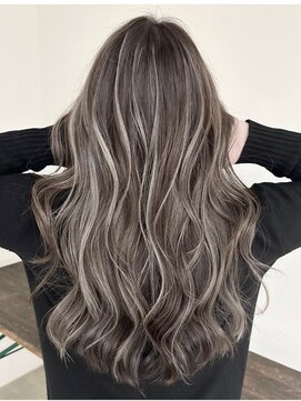 ヨロ 小岩(YOLO) ハイライトショートヘアレイヤーカットイルミナカラー