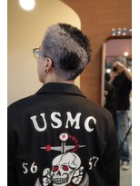 エディ(Edy)&nbsp;刈り上げバズカットケアブリーチダブルカラーデザインカラー坊主