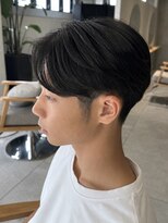 キリ 逗子(kiri)&nbsp;逗子葉山センターパートテーパーフェードメンズカット眉毛R96