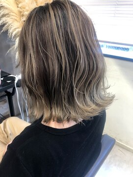 トルネード(TORNADO) 外国人風ロブ ハイライトバレイヤージュ グレージュエアタッチ