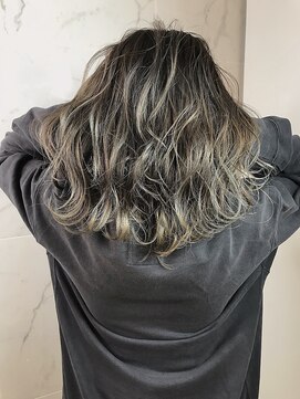 アヴァンス 広島本通店(AVANCE.) ハイライトバレイヤージュ×ウェーブミディアム