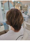 白髪ぼかしハイライトショートウルフ
