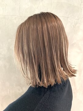 ルネ 北千住(Renee) ミルクティーベージュ_切りっぱなしボブ_外ハネボブ