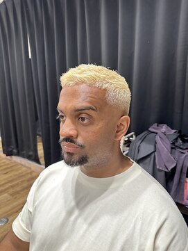 メンズアンダーバーホワイト 南海難波店(Men's _WHITE) 外国人フェード×抜きっぱなしブランド