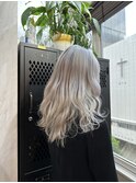 ホワイトベージュ/ハイブリーチ/ウェーブ巻き