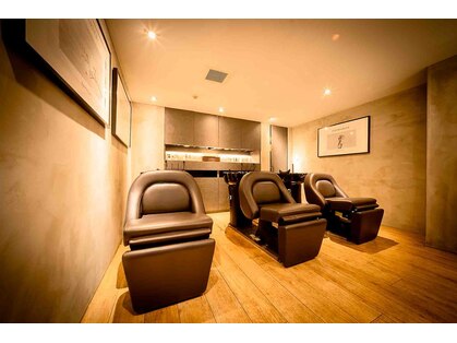 アーサス ヘアー サローネ 北千住店(Ursus hair salone by HEADLIGHT)の写真
