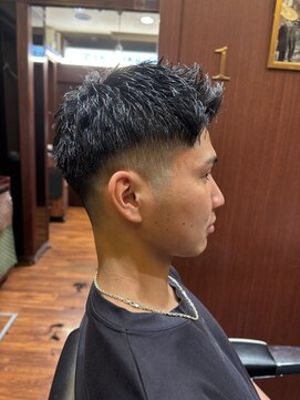 ブロートーキョー(BroTokyo) MEN'Sツーブロックフェードカットスタイルメンズバーバーカット