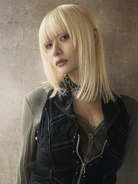 イル(iLe.) レイヤーカット/ウルフ/ホワイトブロンド/外ハネボブ/美髪